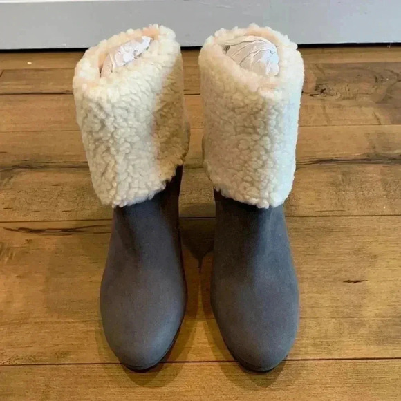 Shoe Dazzle Cameron Sherpa Bootie - Picture 1 of 5